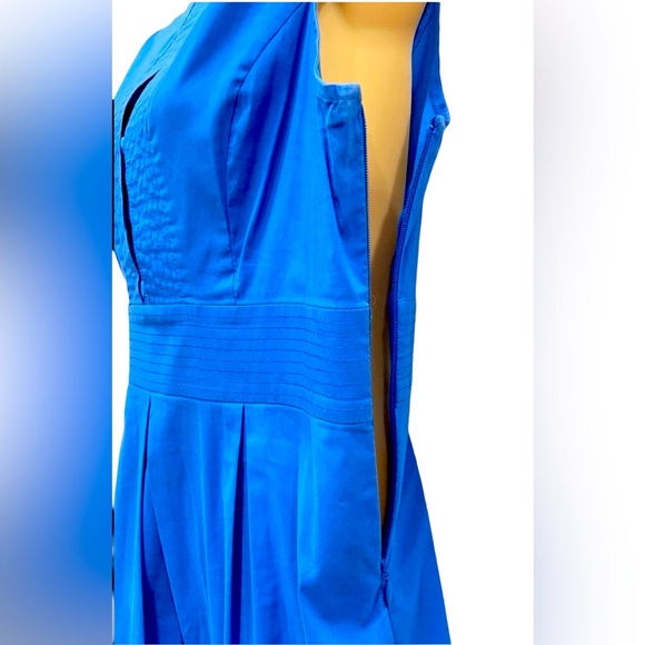 BCBG🦋 MAXAZRIA VIBRANT BLUE DRESS🦋SIZE SMALL DEEP KEYHOLE NECKLINE AND POCKETS - Picture 7 of 16